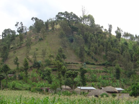 Masaiové na úpatí.JPG